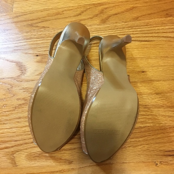 Gold Pumps - Picture 3 of 4